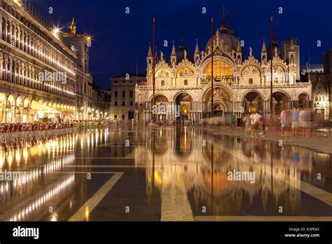 foto piazza san marco con acqua giovene versace 2018|piazza san marco immagini.